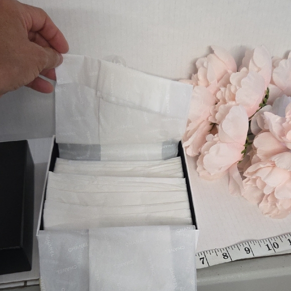 Chanel Black and White Box - Picture 3 of 6